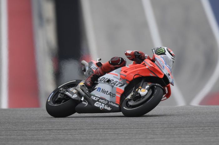 Pebalap tim Ducati, Jorge Lorenzo, saat beraksi pada sesi kualifikasi MotoGP Americas di Circuit of the Americas, Austin, AS, Minggu (22/4/2018) dini hari WIB.