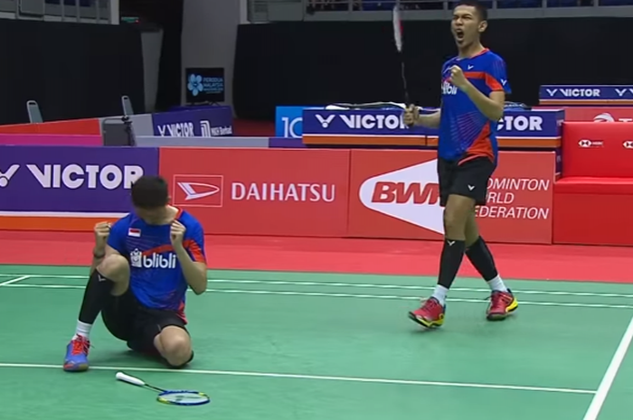 Ganda putra, Fajar Alfian/Muhammad Rian Ardianto merayakan keberhasilan mereka melaju ke babak final Malaysia Masters, setelah menyingkirkan Mads Conrad Petersen/Mads Pieler Kolding di Axiata Arena, Kuala Lumpur (20/1/2017).