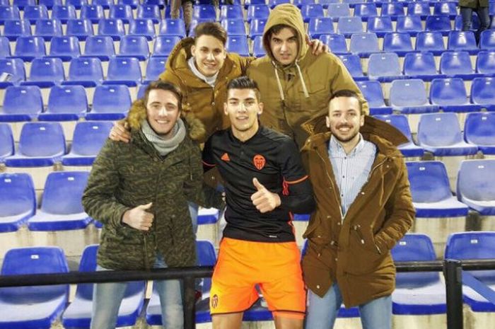 Striker Valencia CF, Rafa Mir (tengah) di Mestalla Stadium.