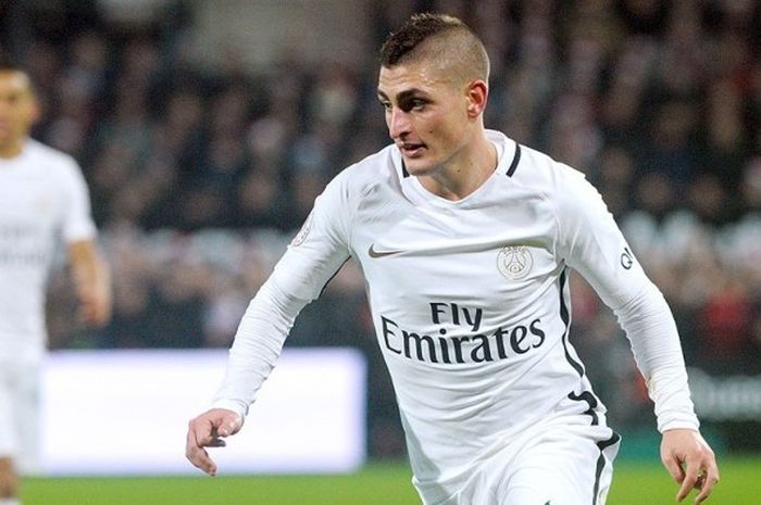 Aksi gelandang Paris Saint-Germain, Marco Verratti, saat melawan Guingamp dalam laga lanjutan Ligue 1 di Stadion Roudourou, Guingamp, pada 17 Desember 2016.