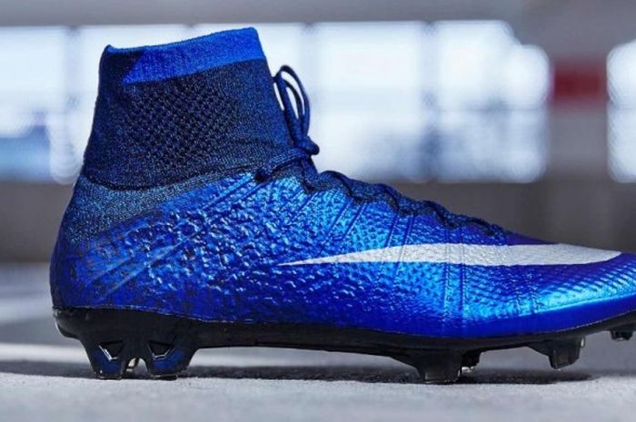 Sepatu Nike Mercurial Superfly CR7 'Chapter 2' - Natural Diamond.