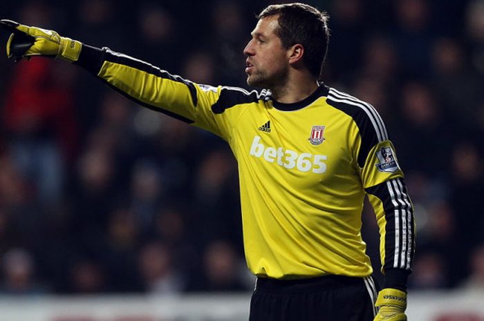 Ekspresi kiper Stoke City, Thomas Sorensen, dalam pertandingan Liga Inggris 2013-2014 menghadapi Newcastle United di Stadion Saint James' Park, Newcastle, Inggris, pada 26 Desember 2013.