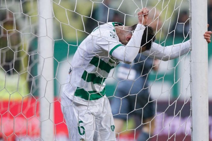 Aksi pemain Lechia Gdansk, Simeon Slavchev, dalam laga melawan Legia Warsawa di Stadion Energa, Gdask, pada Senin 12 Maret 2018.