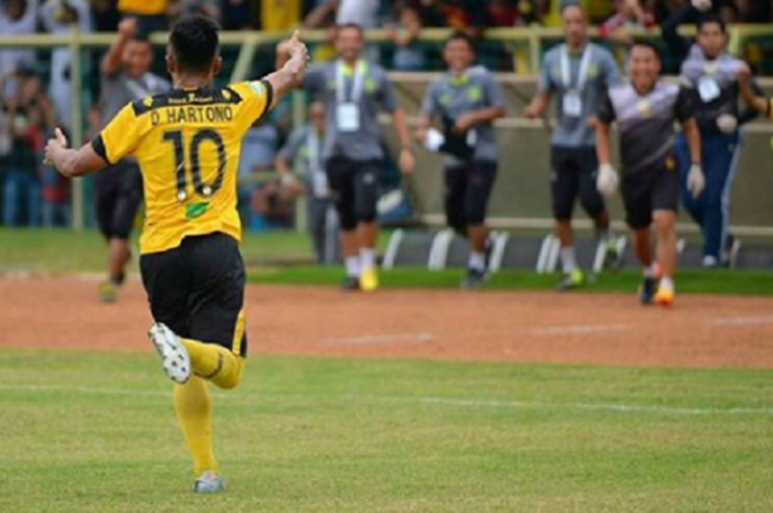 Dedi Hartono usai mencetak gol ke gawang Persela Lamongan, Sabtu (11/11/2017) di Stadion 17 Mei, Banjarmasin.