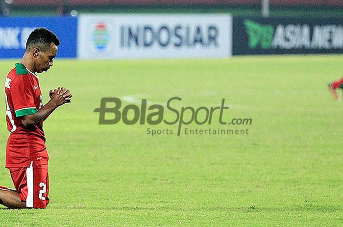     Penyerang timnas U-19 Indonesia, Todd Rivaldo Ferre, merayakan gol dengan berdoa saat melawan Si