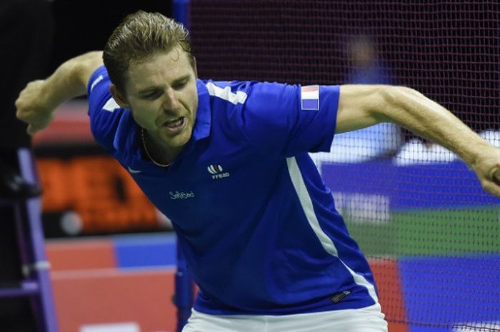  Pebulu tangkis tunggal putra Prancis, Brice Leverdez, melakukan selebrasi setelah mengalahkan Lee Chong Wei (Malaysia) pada bebak pertama kejuaraan dunia dengan 21-19, 22-24, 21-17 di Emirates Arena, Glasgow, Selasa (22/8/2017). 