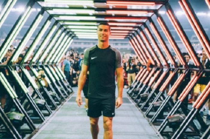 Cristiano Ronaldo menjadi pusat perhatian dalam acara Nike League Finals