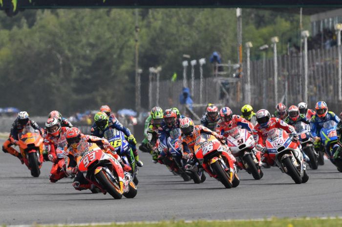 Para pebalap MotoGP bersaing pada balapan GP Ceska di Sirkuit Brno, Minggu (6/8/2017).