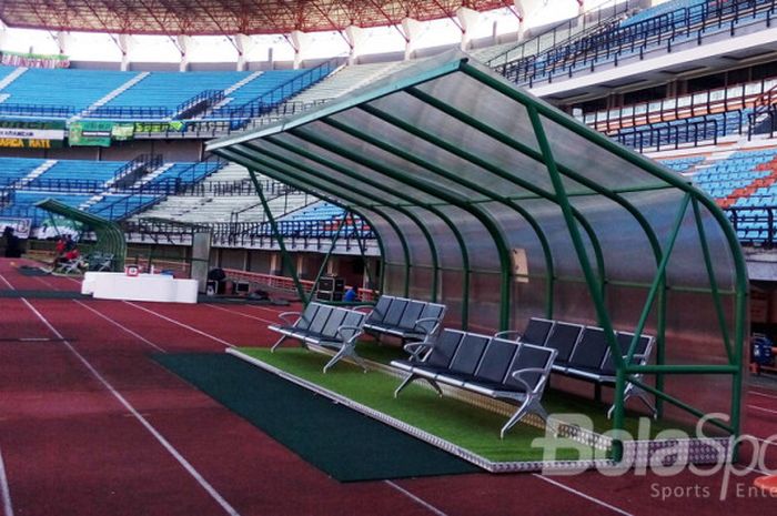 Stadion Gelora Bung Tomo, markas bagi tim Persebaya Surabaya selama kompetisi liga 2.