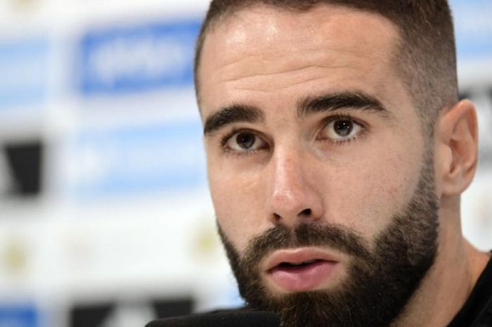 Bek Real Madrid, Dani Carvajal, dalam jumpa pers menjelang laga Piala Super Spanyol lawan Barcelona di Madrid, 15 Agustus 2017.