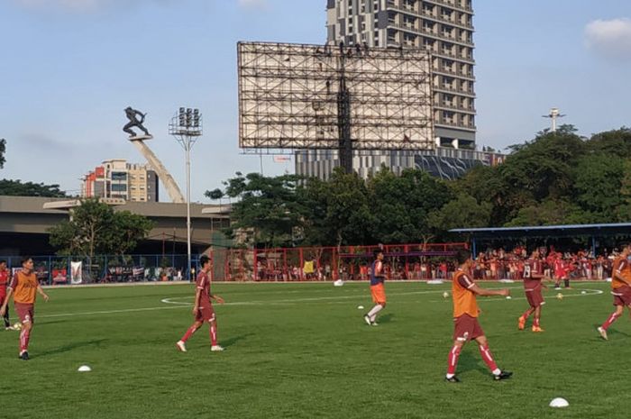 Persija Jakarta menggelar latihan di Lapangan Aldiron, Jakarta Selatan, Senin (7/1/2019).