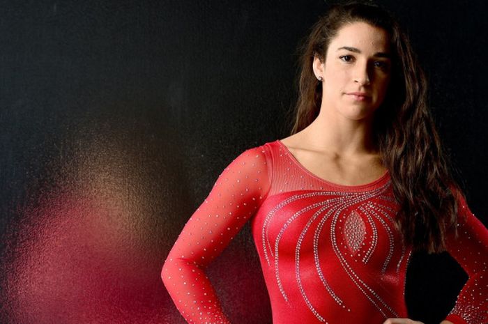 Pesenam putri Amerika Serikat (AS), Aly Raisman, berpose pada pemotretan tim nasional AS untuk Olimpiade Rio 2016 di Quixote Studios, Los Angeles, California, 20 November 2015.