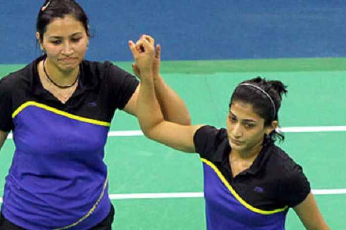 Jwala Gutta (kiri) dan Ashwini Ponnappa (kanan) saat Commonwealth Games 2014