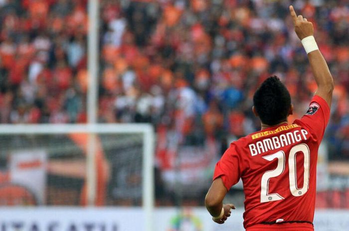             Selebrasi penyerang Persija, Bambang Pamungkas seusai mencetak gol ke gawang Mitra Kukar