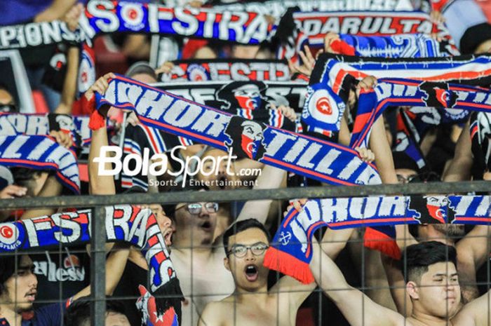    Aksi suporter Johor Darul Takzim dalam pertandingan kelima Grup H Piala AFC 2018 di Stadion Utama