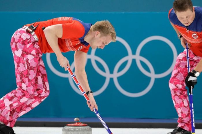 Seragam tim curling Norwegia