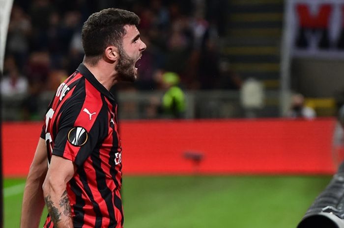  Penyerang AC Milan, Patrick Cutrone, merayakan gol yang dicetak ke gawang Olympiacos dalam laga Grup F Liga Europa di Stadion San Siro, Milan, Italia pada 4 Oktober 2018. 