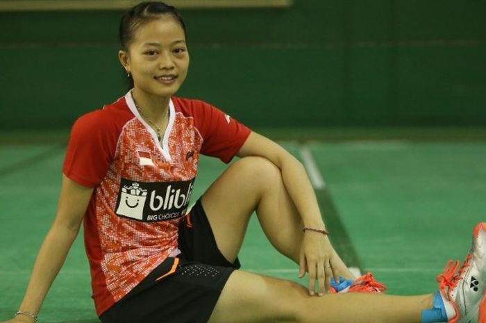 Pebulu tangkis tunggal putri nasional, Fitriani, berpose sebelum menjalani laga simulasi Piala Sudirman di Hall Pelatnas, Cipayung, Jakarta Timur, Sabtu (13/5/2017). Fitriani menang atas Dinar Dyah Ayustine dengan skor 21-15, 19-21, 21-18.