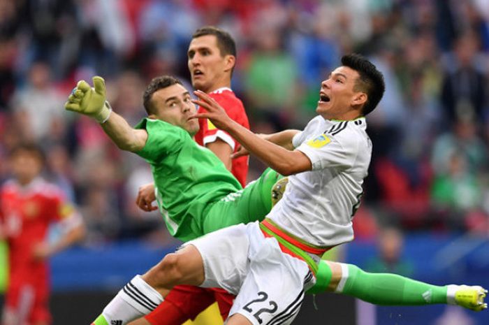 Igor Akinfeev saat membela tim nasional Rusia melawan Meksiko di ajang Piala Konfederasi 2017 di Stadion Kazan Arena, Kazan, 24 Juni 2017. 