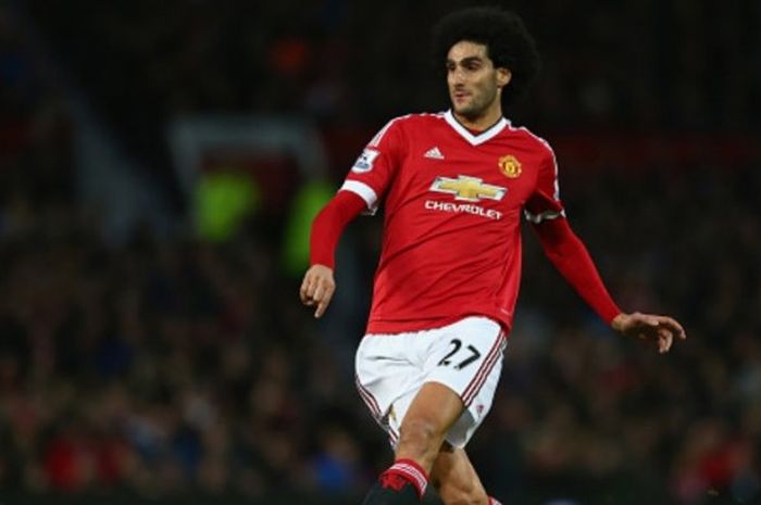 Gelandang Manchester United, Marouane Fellaini, beraksi dalam laga kontra West Ham pada 5 Desember 2015