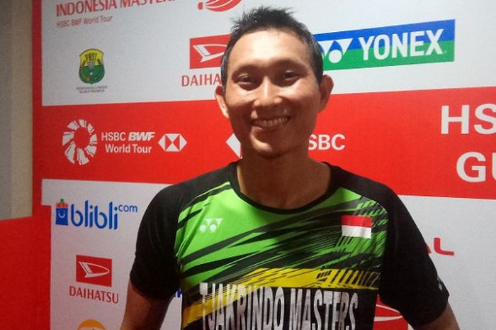 Pebulu tangkis tunggal putra nasional, Sony Dwi Kuncoro, tersenyum seusai mengalahkan lawannya, Ng Ka Long Angus (Hong Kong), pada babak pertama Indonesia Masters 2018, di Istora Senayan, Jakarta, Rabu (24/1/2018).