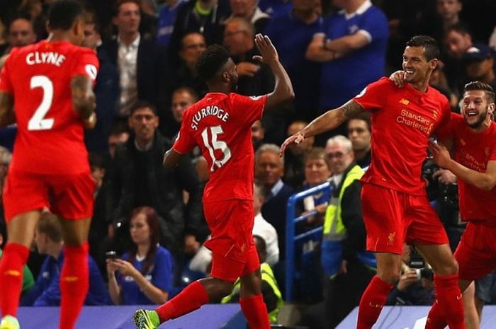  Selebrasi bek Liverpool, Dejan Lovren (ke-2 dari kanan), usai mencetak gol ke gawang Chelsea dalam pertandingan Premier League 2016-2017 di Stadion Stamford Bridge, London, Inggris, pada Jumat (16/9/2016). 