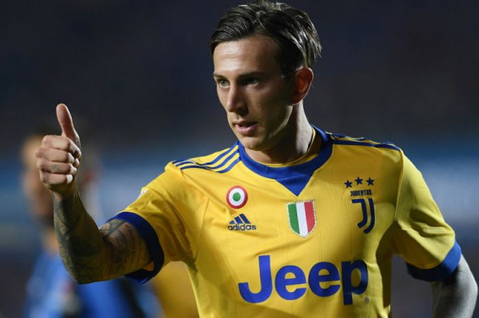 Selebrasi striker Juventus, Federico Bernardeschi, seusai mencetak gol ke gawang Atalanta dalam pertandingan Liga Italia 2017-2018 di Stadion Atleti Azzurri d'Italia, Bergamo, Italia, pada 1 Oktober 2017.