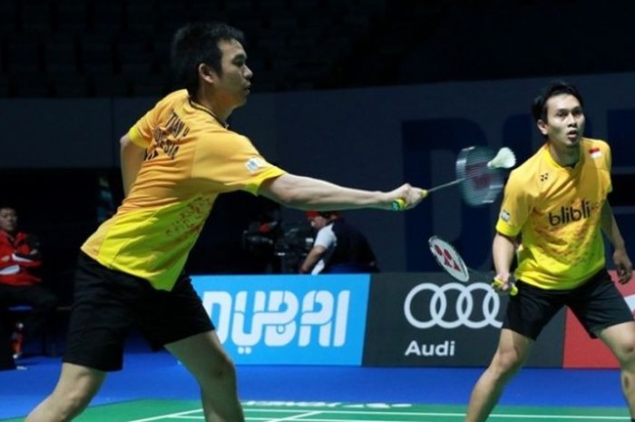 Pasangan ganda putra Indonesia, Muhammad Ahsan/Hendra Setiawan saat tampil di babak penyisihan perta