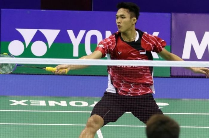 Pebulu tangkis tunggal, Jonatan Christie, beraksi pada babak kualifikasi Hong Kong Terbuka di Kowloon, Selasa (17/11/2015).