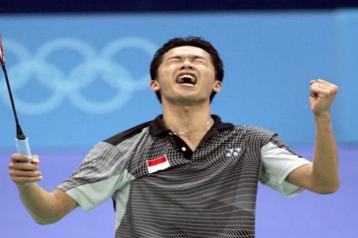 Ekspresi pebulu tangkis Indonesia, Taufik Hidayat, setelah mengalahkan tunggal Korea, Shon Seung-Mo pada babak final Olimpiade Athena 2004 (21/8/2004).