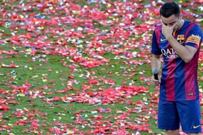 Xavi Hernandez menangis saat memberikan kata-kata perpisahan kepada publik Camp Nou, Sabtu (23/5/2015).