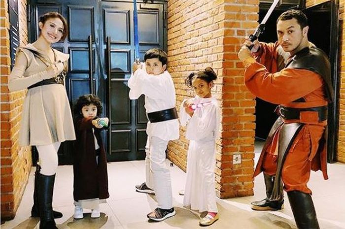 Giring bersama keluarga | Instagram/Screenshot