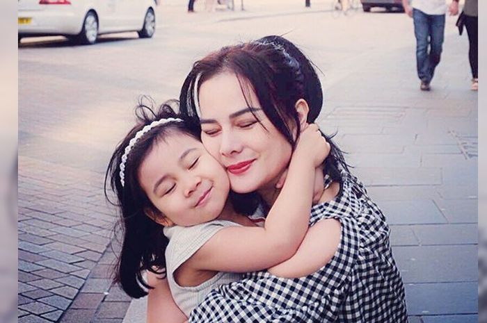 Instagram Astrid Tiar