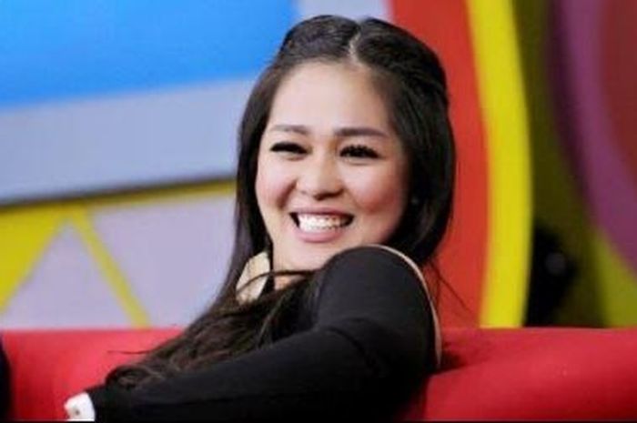 Tercatat, 3 bulan lalu tepatnya Maret 2017, Gracia Indri tidak memerlihatkan foto mesra bareng sang suami di instagram. 