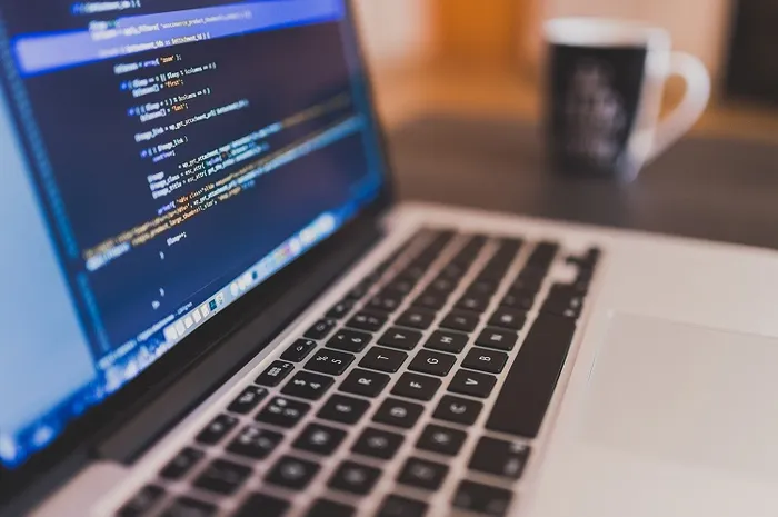 Mengenal Perbedaan Coding dan Programming, Ternyata Keduanya Tak Sama
