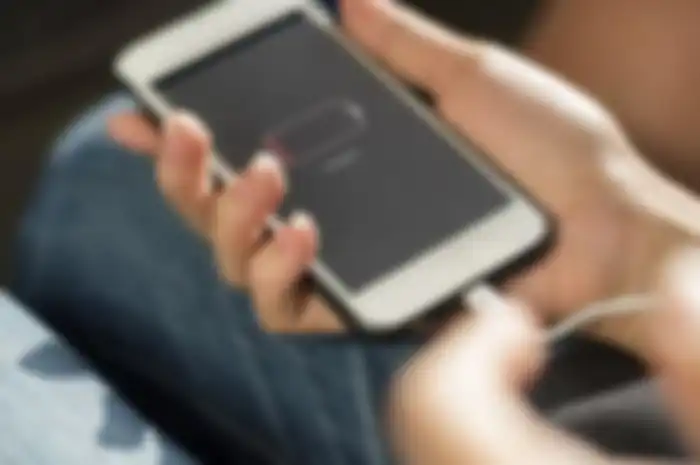 Solusi hape yang tak bisa dicharge