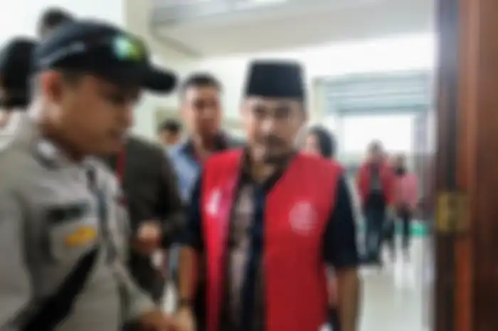 Gatot Brajamusti saat di pengadilan beberapa tahun silam.
