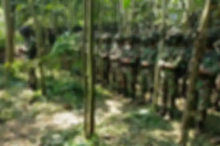 Meski Sedang Menjalani Pendidikan Komando Yang Tak Mengenal Kompromi Para Prajurit TNI Ternyata Tetap Diwajibkan Sholat Jumat 