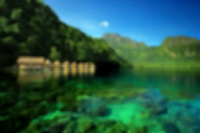 Pantai Ora di Maluku.