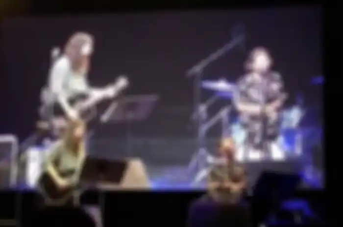 Dave Grohl Duet Dengan Putrinya Yang Masih 12 Tahun Bawakan Lagu Adele