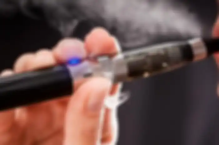 Para periset dari Universitas New York mengungkapkan, uap vape ternyata dapat merusak DNA, meningkatkan risiko kanker, serta memicu penyakit jantung.
