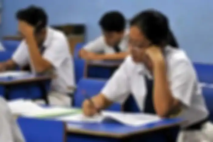 Ilustrasi siswa SMP sedang ujian nasional 