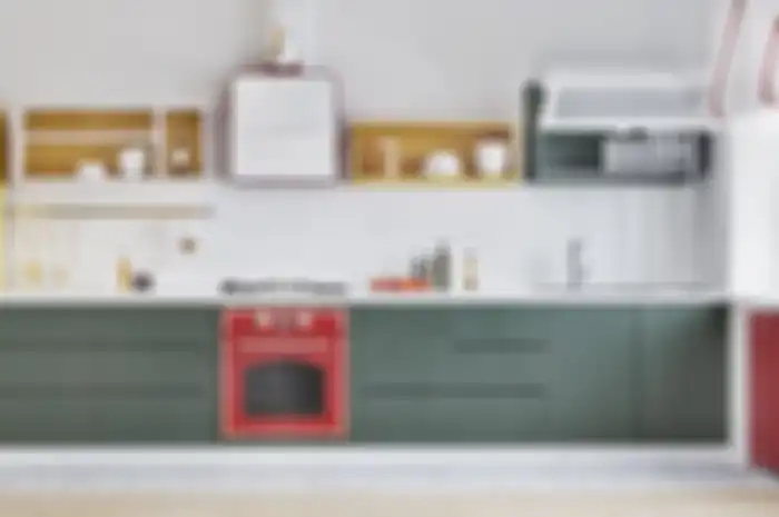 Bahan pelapis mempercantik lemari dapur.