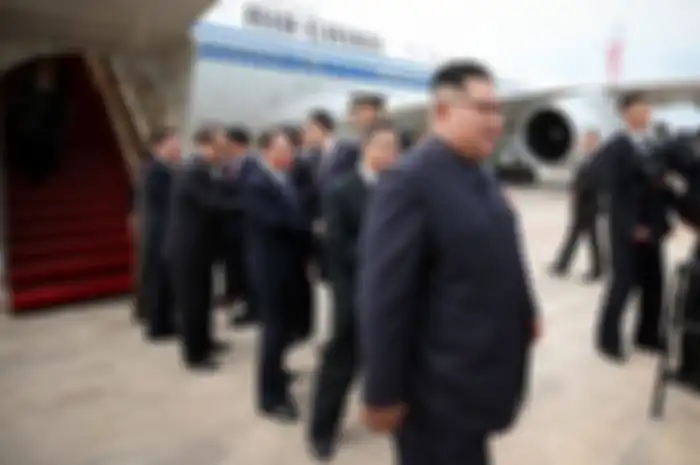 Dengan langkah itu secara politik dan juga militer China yang menegaskan masih merupakan sekutu Korut, ternyata menjamin penuh keamanan Kim Jong Un.