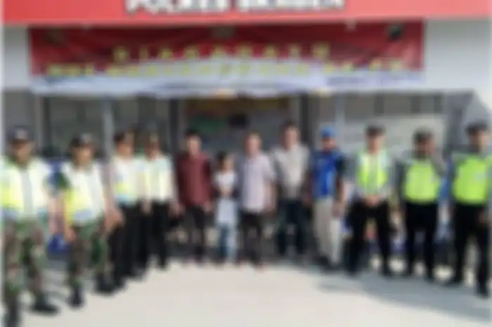 Sedang berhenti di rest area Masaran tol Solo - Kertosono, Ivan kembali berangkat ke tempat tujuan tanpa satu anggota rombongan yakni ayahnya.