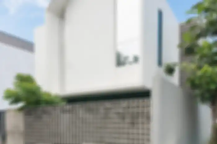 penyebab cat fasad rumah pudar