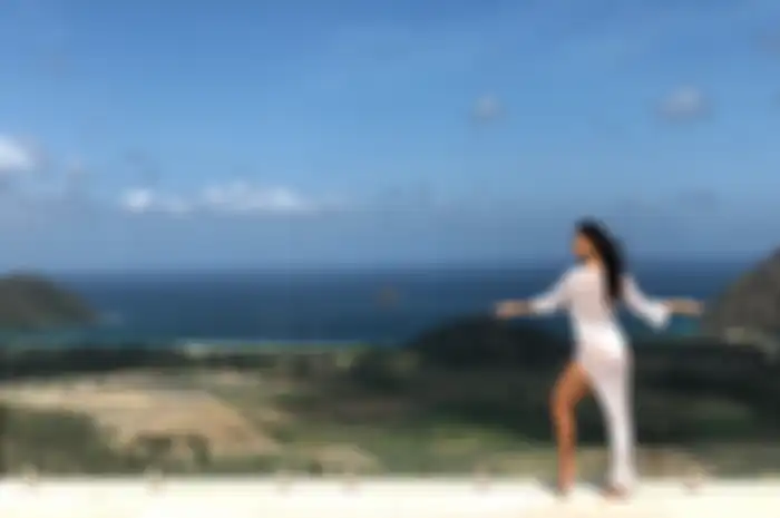  Indah Kalalo terlihat cantik natural
