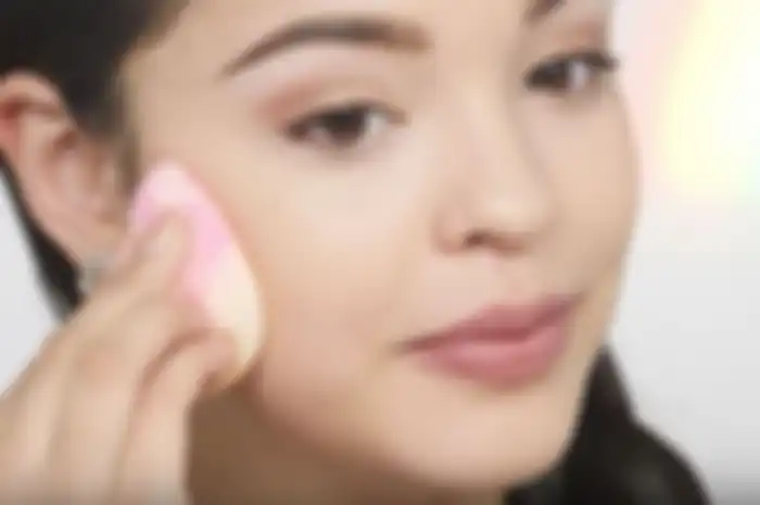 Tips memilih foundation untuk kulit berjerawat