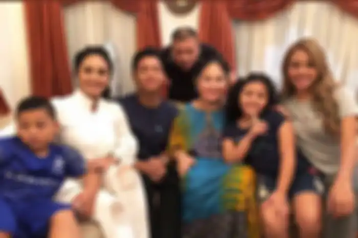 Krisdayanti, Raul Lemos, Aurel, dan Azriel Hermansyah