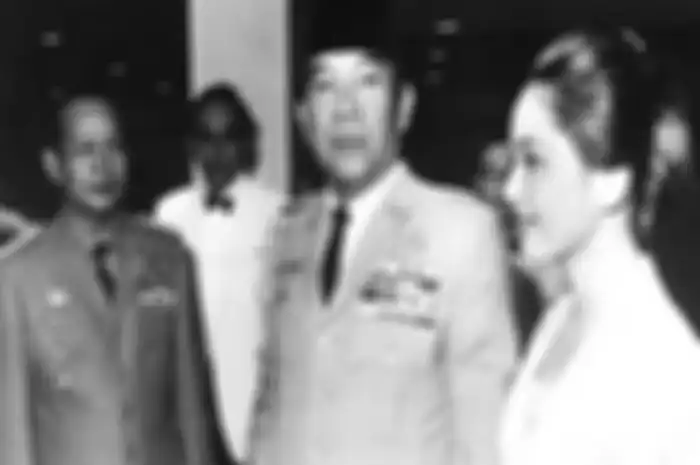 Soeharto, Soekarno dan Ratna Sari Dewi